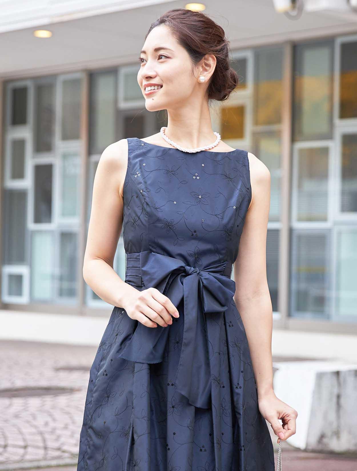【M/L】リボンベルト付きフラワー刺繍ドレス(ネイビー)